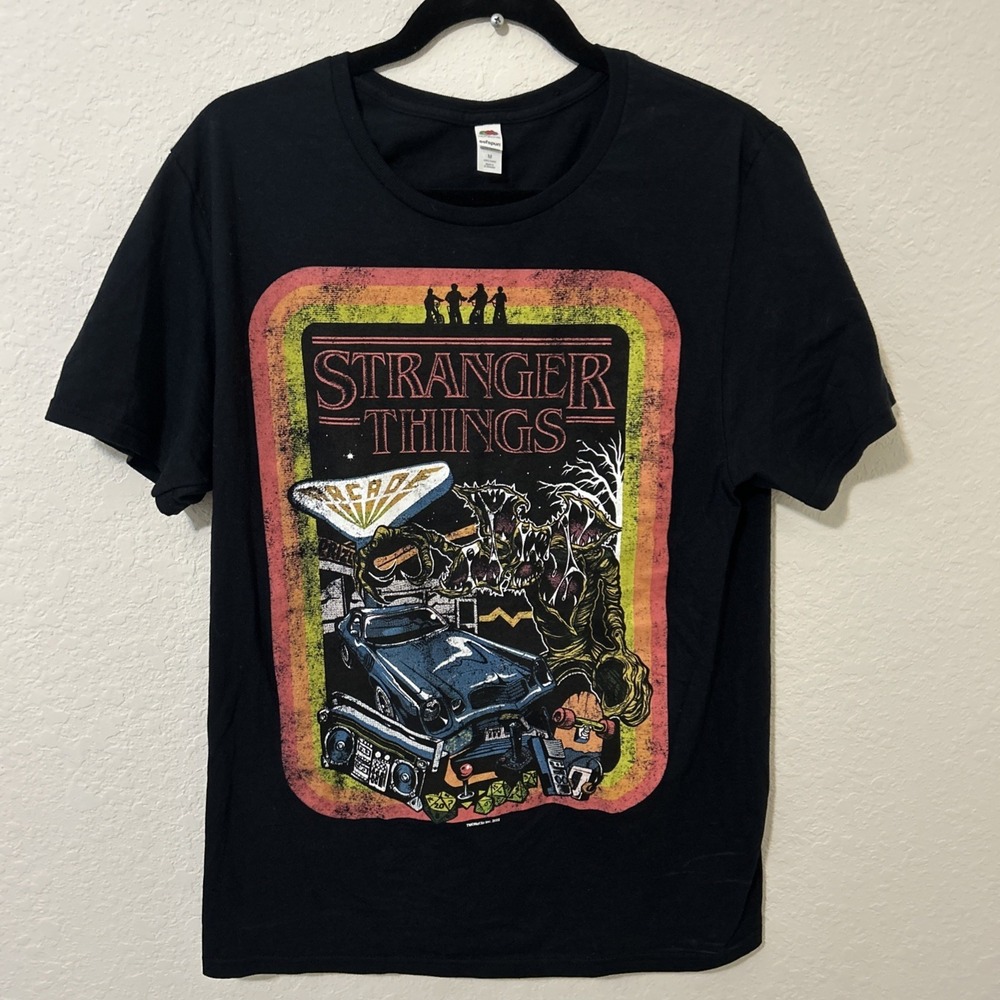 Netflix Stranger Things Adult M Black T-Shirt Multicolor Graphic Car Arcade Retr